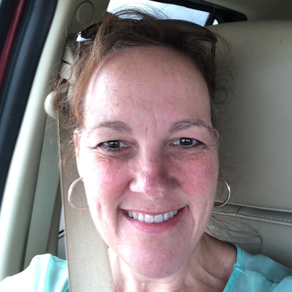 Meet your Posher, Julie - Picture 1 of 1